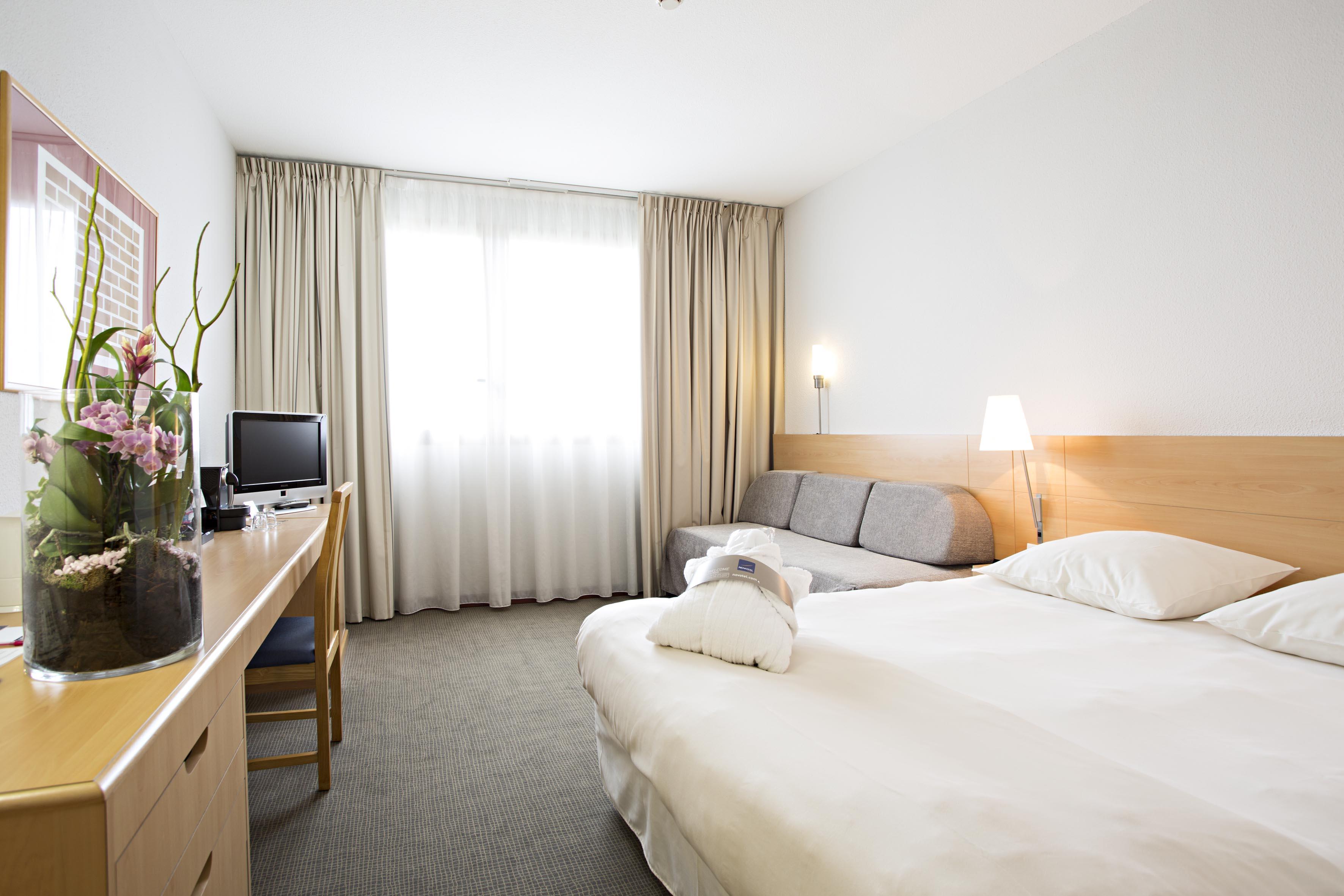 Novotel Torino Corso Giulio Cesare Bagian luar foto