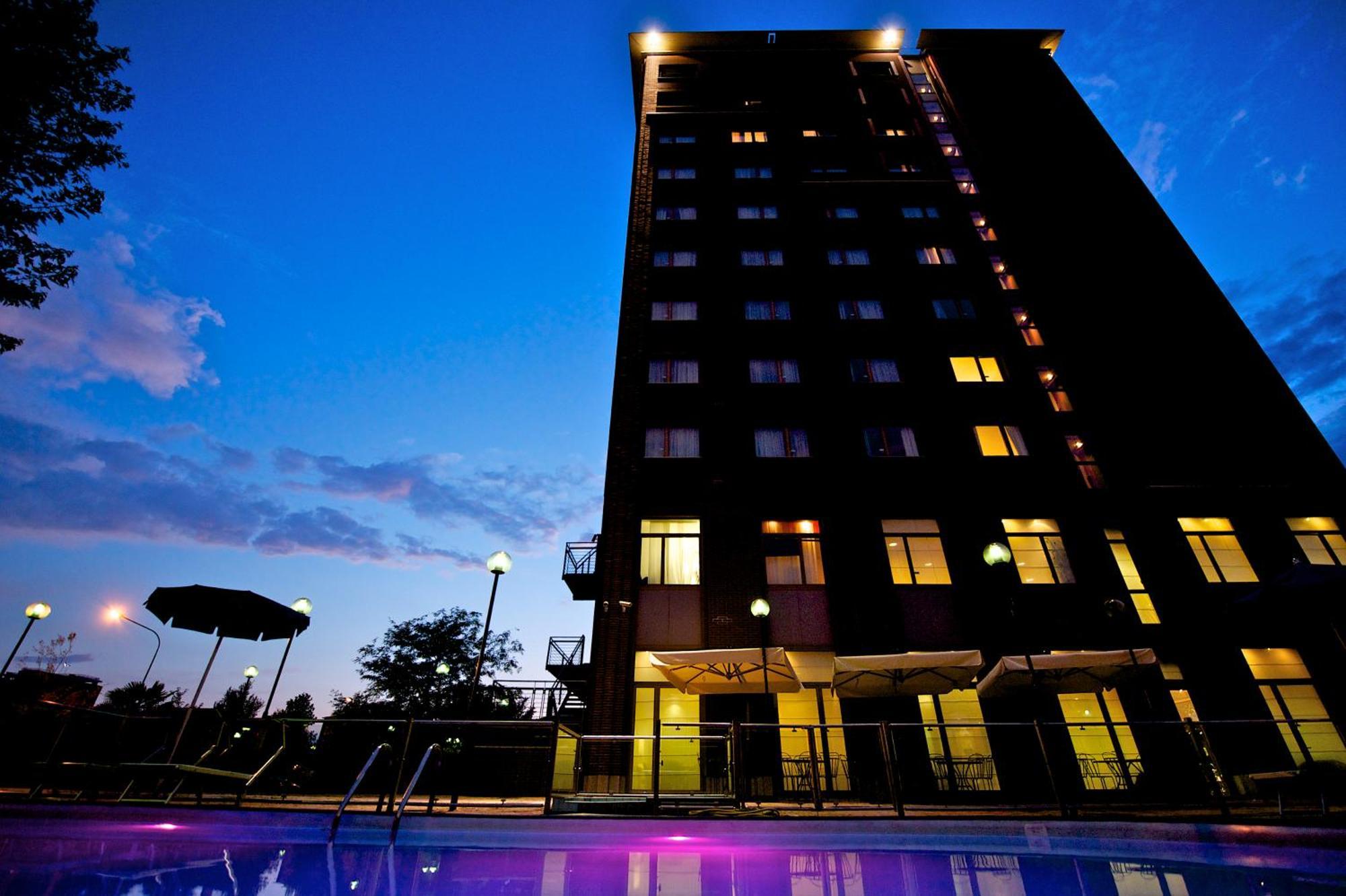 Novotel Torino Corso Giulio Cesare Bagian luar foto