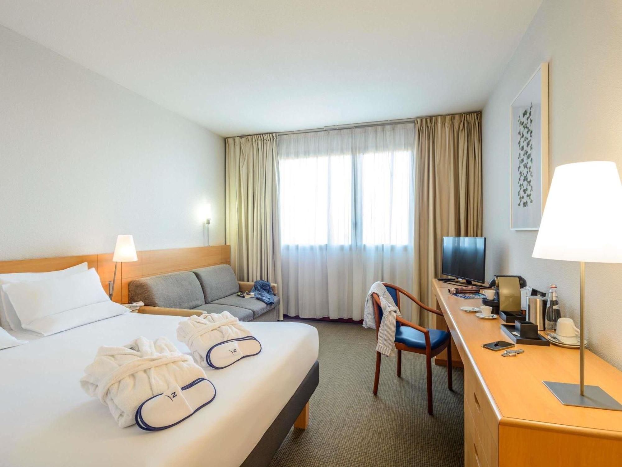 Novotel Torino Corso Giulio Cesare Bagian luar foto