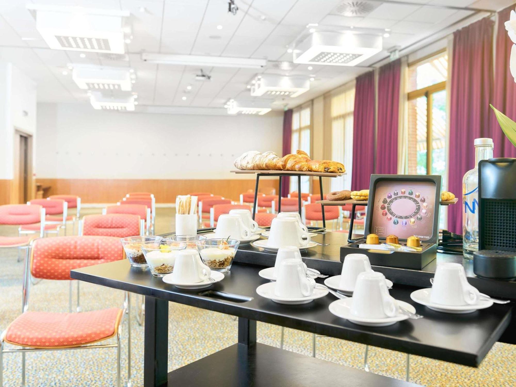 Novotel Torino Corso Giulio Cesare Bagian luar foto