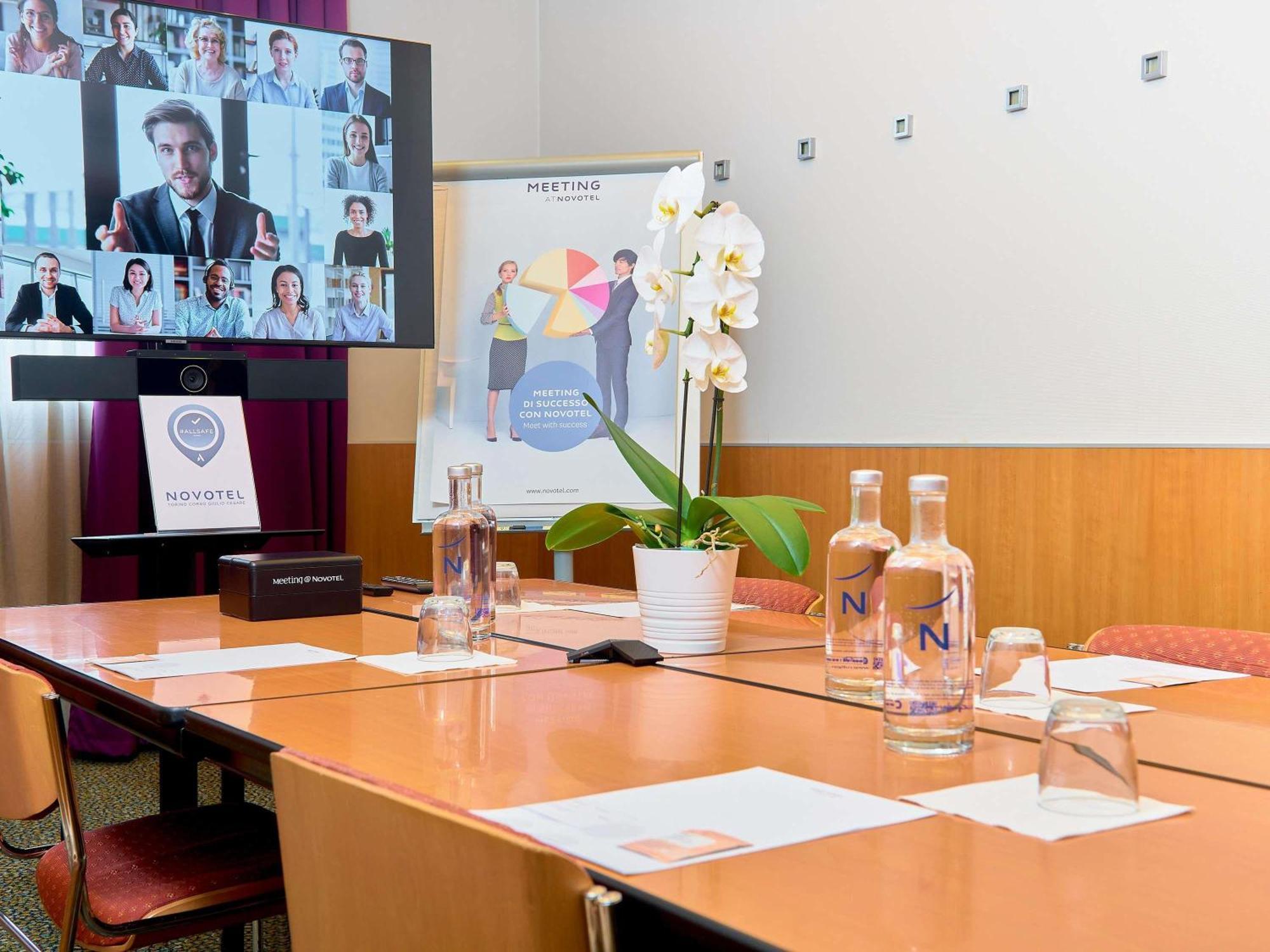 Novotel Torino Corso Giulio Cesare Bagian luar foto
