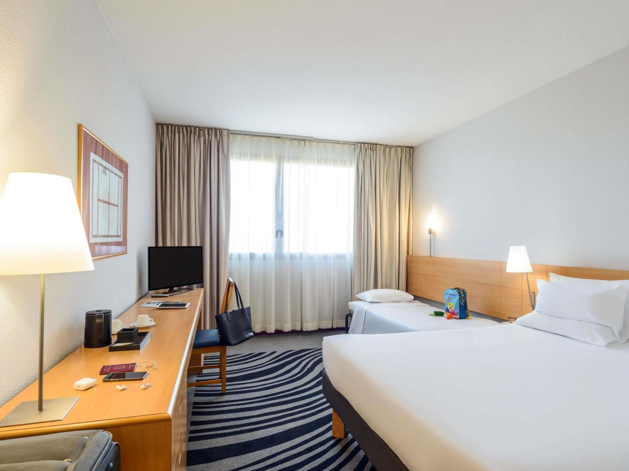 Novotel Torino Corso Giulio Cesare Bagian luar foto